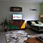 Green Wilanow Apartment With Free Parking
